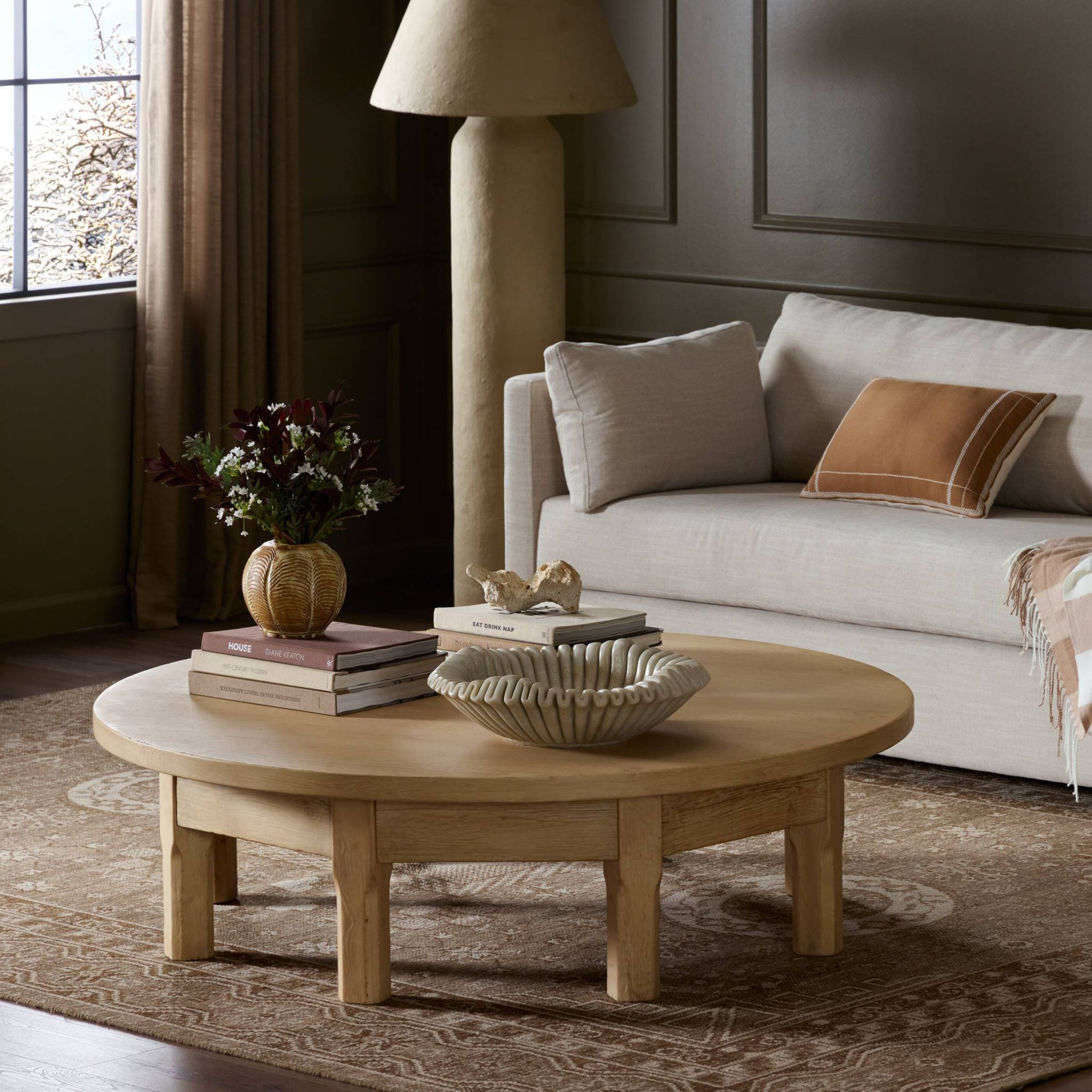 Yllian Coffee Table, Bleached Oak 2 Yllian Coffee Table, Bleached Oak
