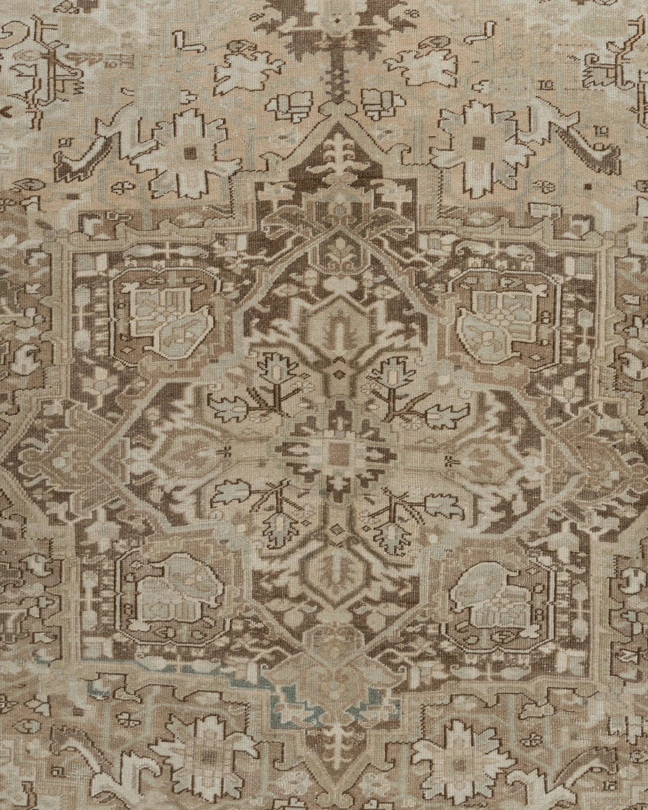 Persian Heriz Rug 8'4 x 11'4 3 Persian Heriz Rug 8'4 x 11'4