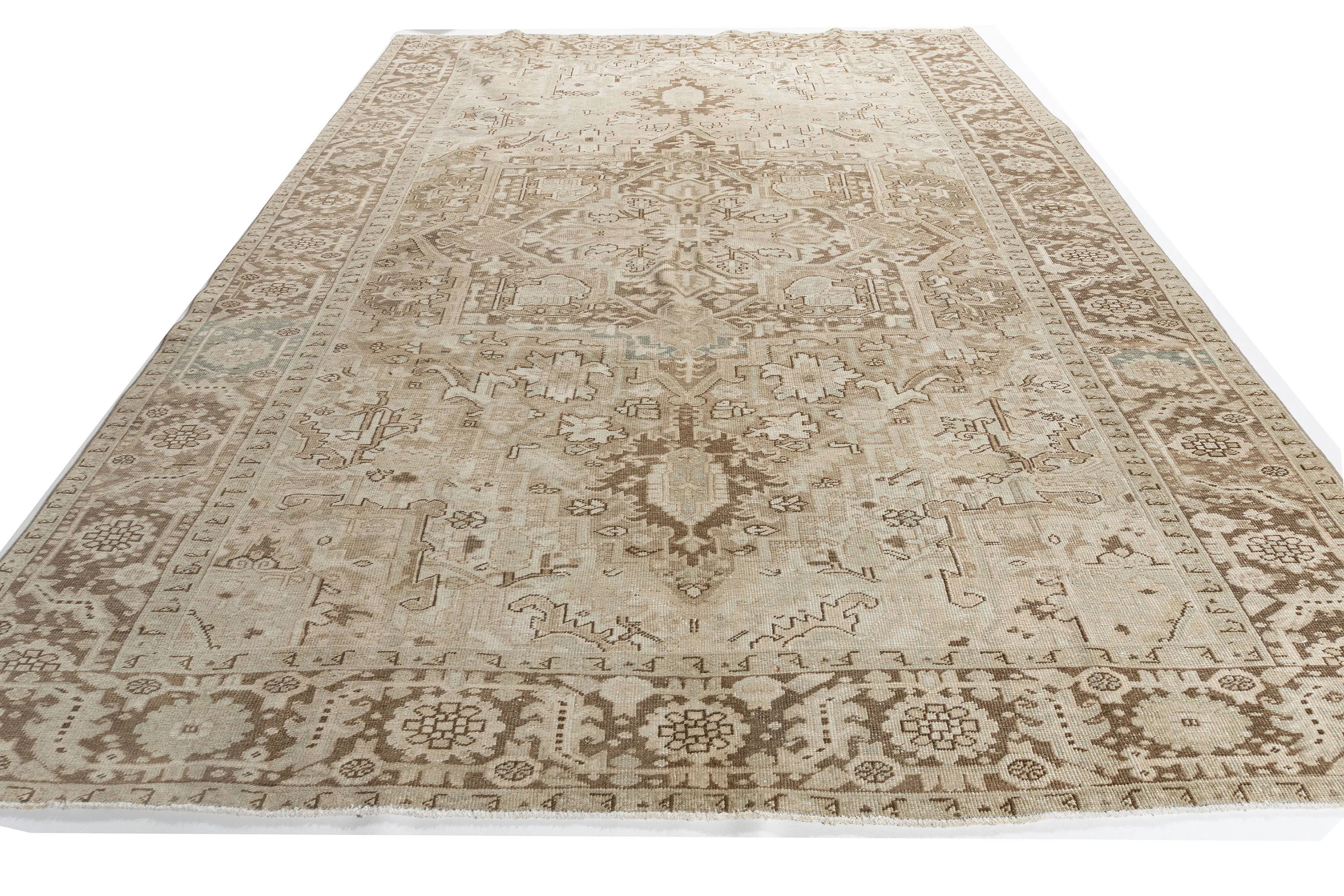 Persian Heriz Rug 8'4 x 11'4 6 Persian Heriz Rug 8'4 x 11'4