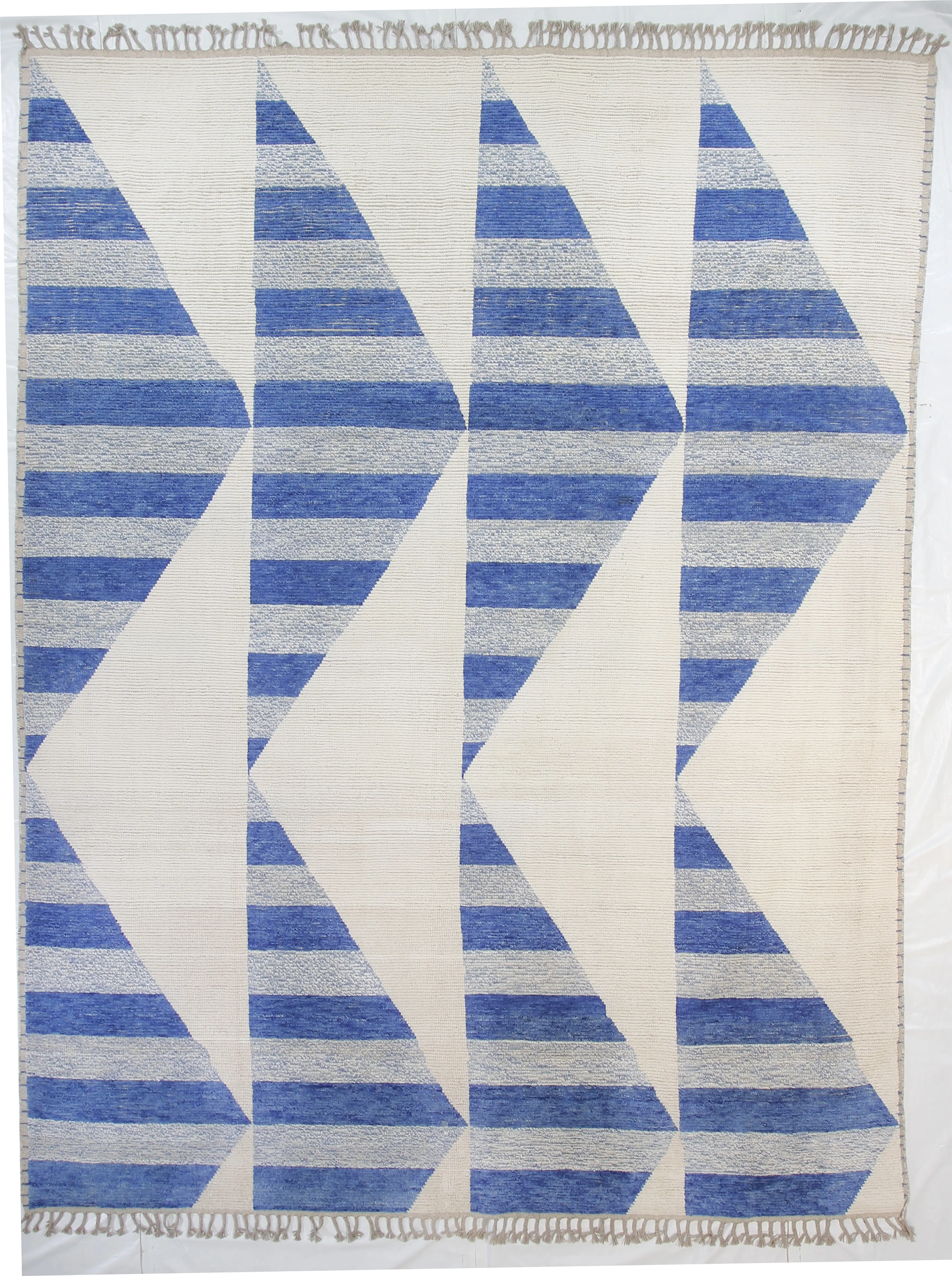 10'6" x 14" Hampton Rug, Ivory/Blue 1 10'6" x 14" Hampton Rug, Ivory/Blue