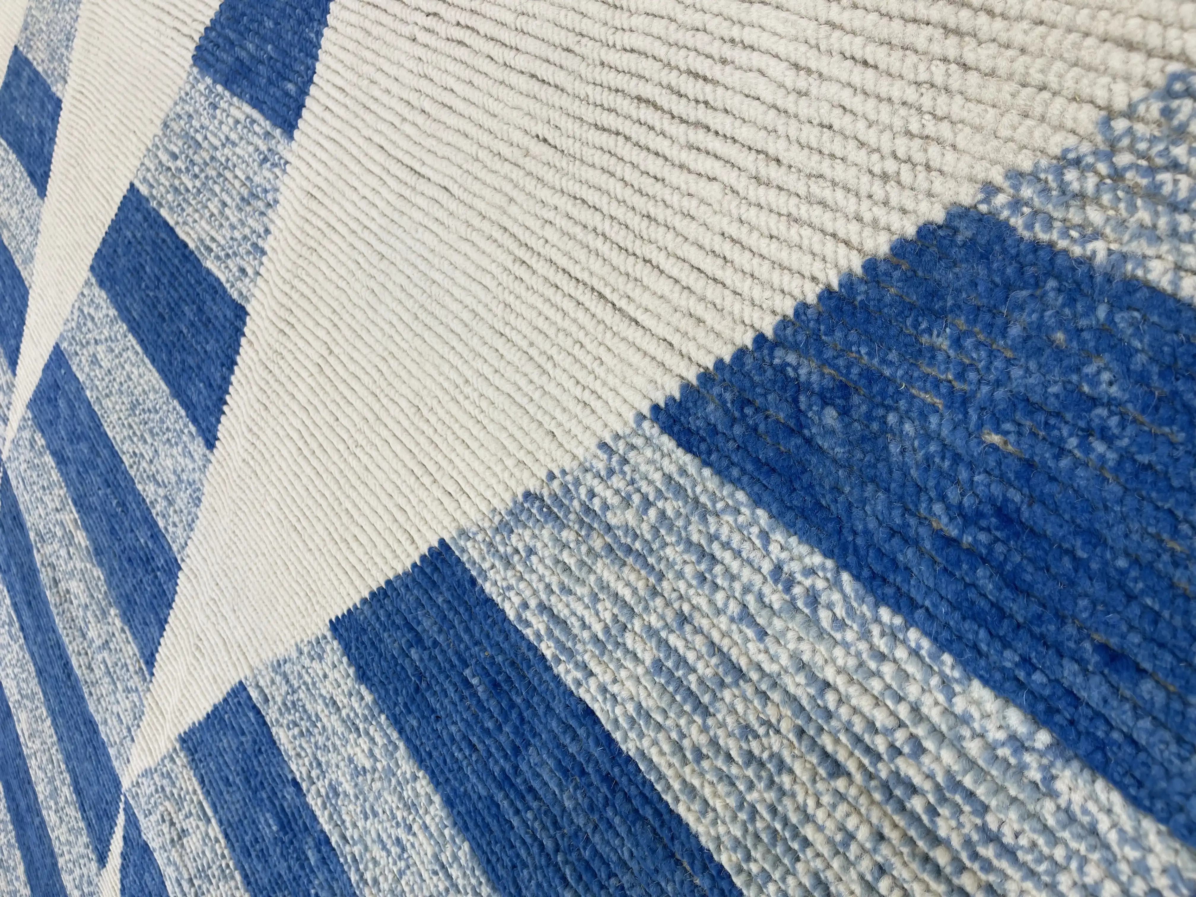 10'6" x 14" Hampton Rug, Ivory/Blue 3 10'6" x 14" Hampton Rug, Ivory/Blue