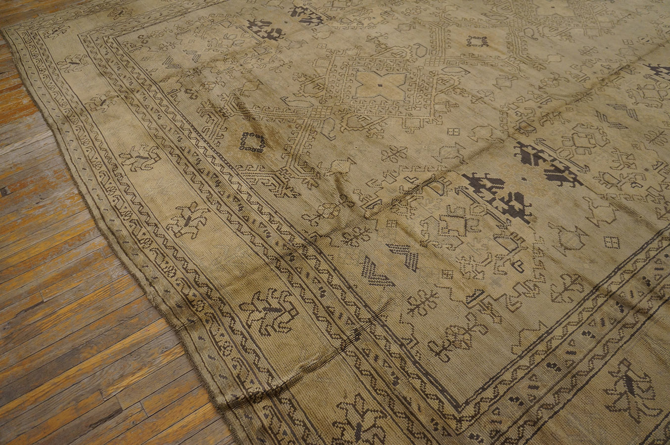 Early 20th Century Turkish Oushak Carpet 4 Early 20th Century Turkish Oushak Carpet