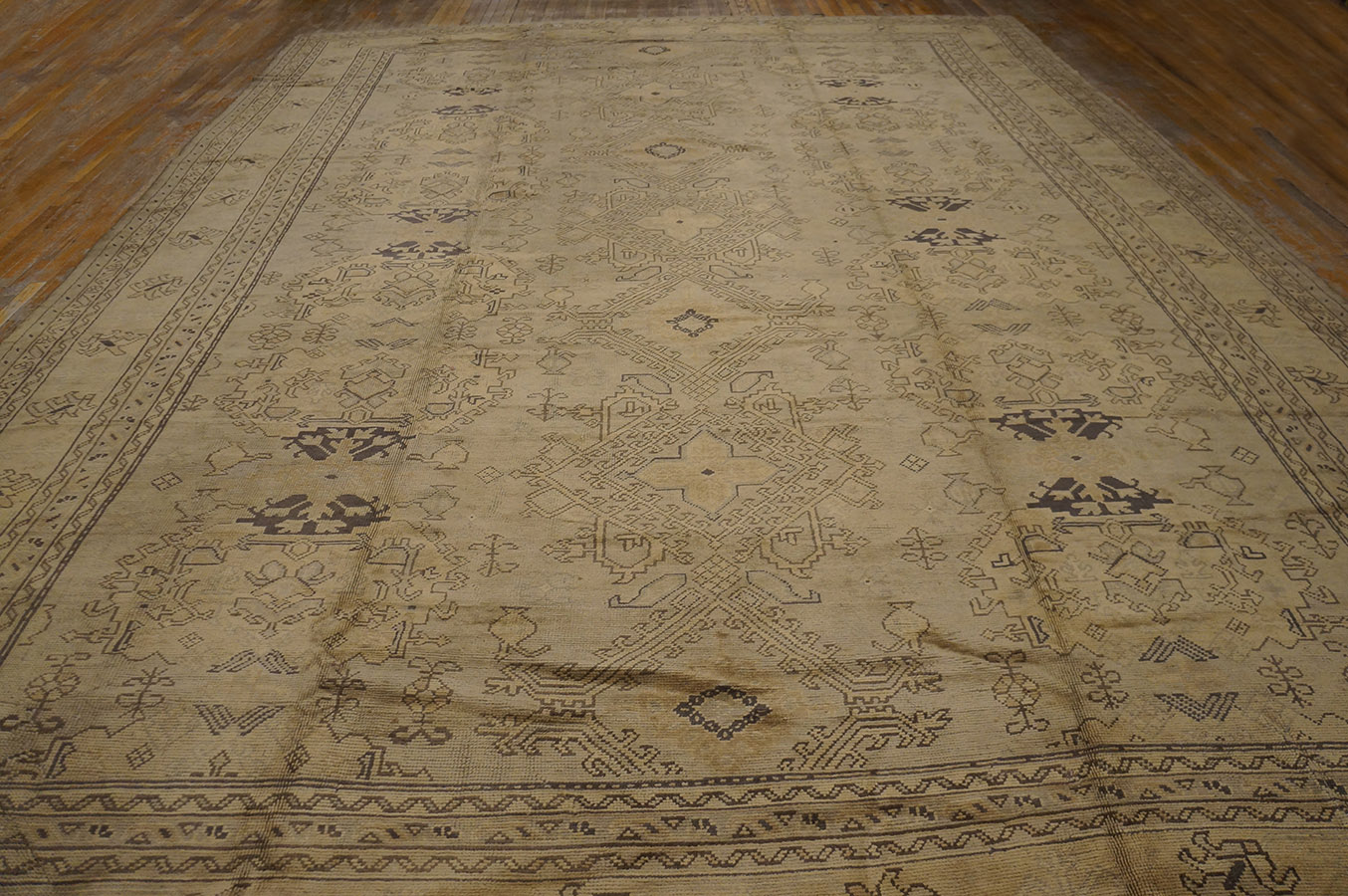 Early 20th Century Turkish Oushak Carpet 6 Early 20th Century Turkish Oushak Carpet