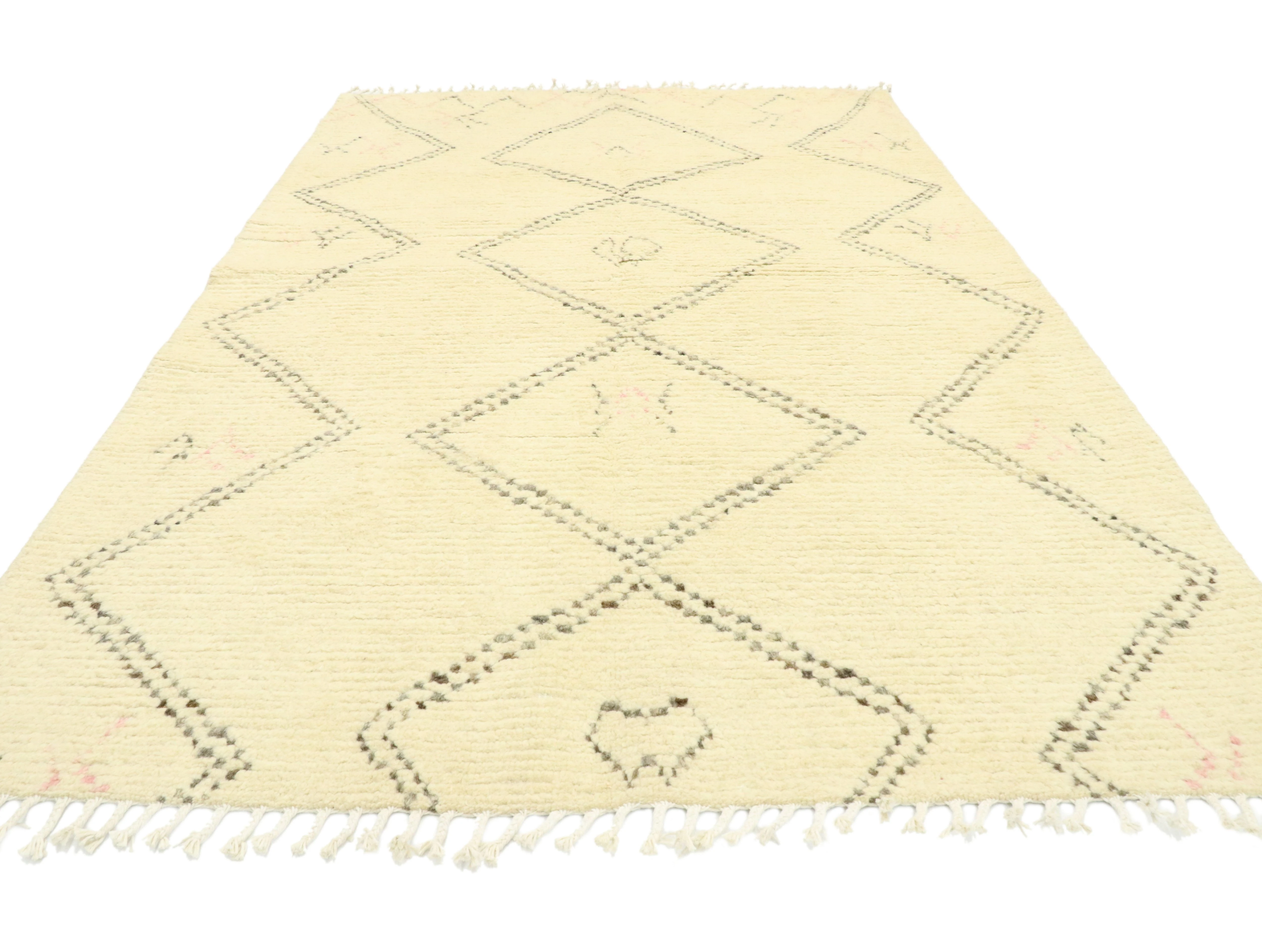 4'10" x 07'5" Moroccan Style Rug 3 4'10" x 07'5" Moroccan Style Rug