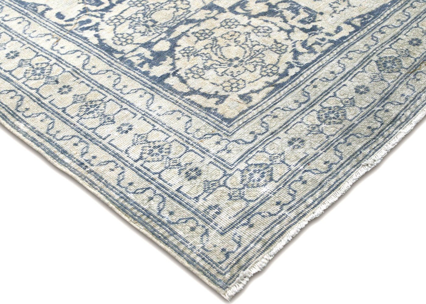 1940s Persian Tabriz Rug, 11' x 16'7" 3 1940s Persian Tabriz Rug, 11' x 16'7"