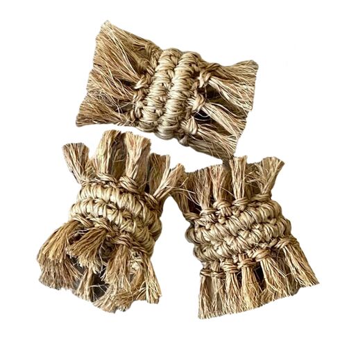 Tallo de Olivo, S/4 Fique Fringe Napkin Rings, Brown 1 Tallo de Olivo, S/4 Fique Fringe Napkin Rings, Brown