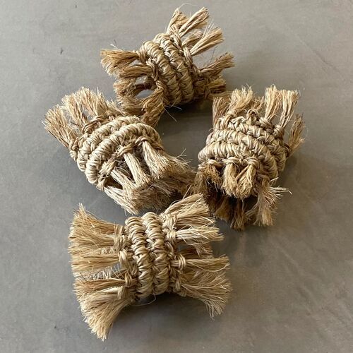 Tallo de Olivo, S/4 Fique Fringe Napkin Rings, Brown 2 Tallo de Olivo, S/4 Fique Fringe Napkin Rings, Brown