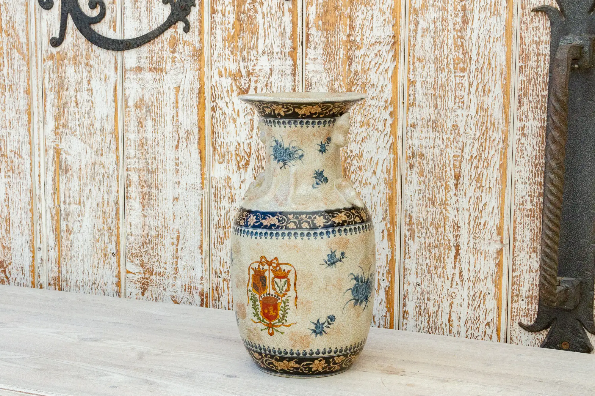 Elegant Chinese Export Painted Vase 2 Elegant Chinese Export Painted Vase