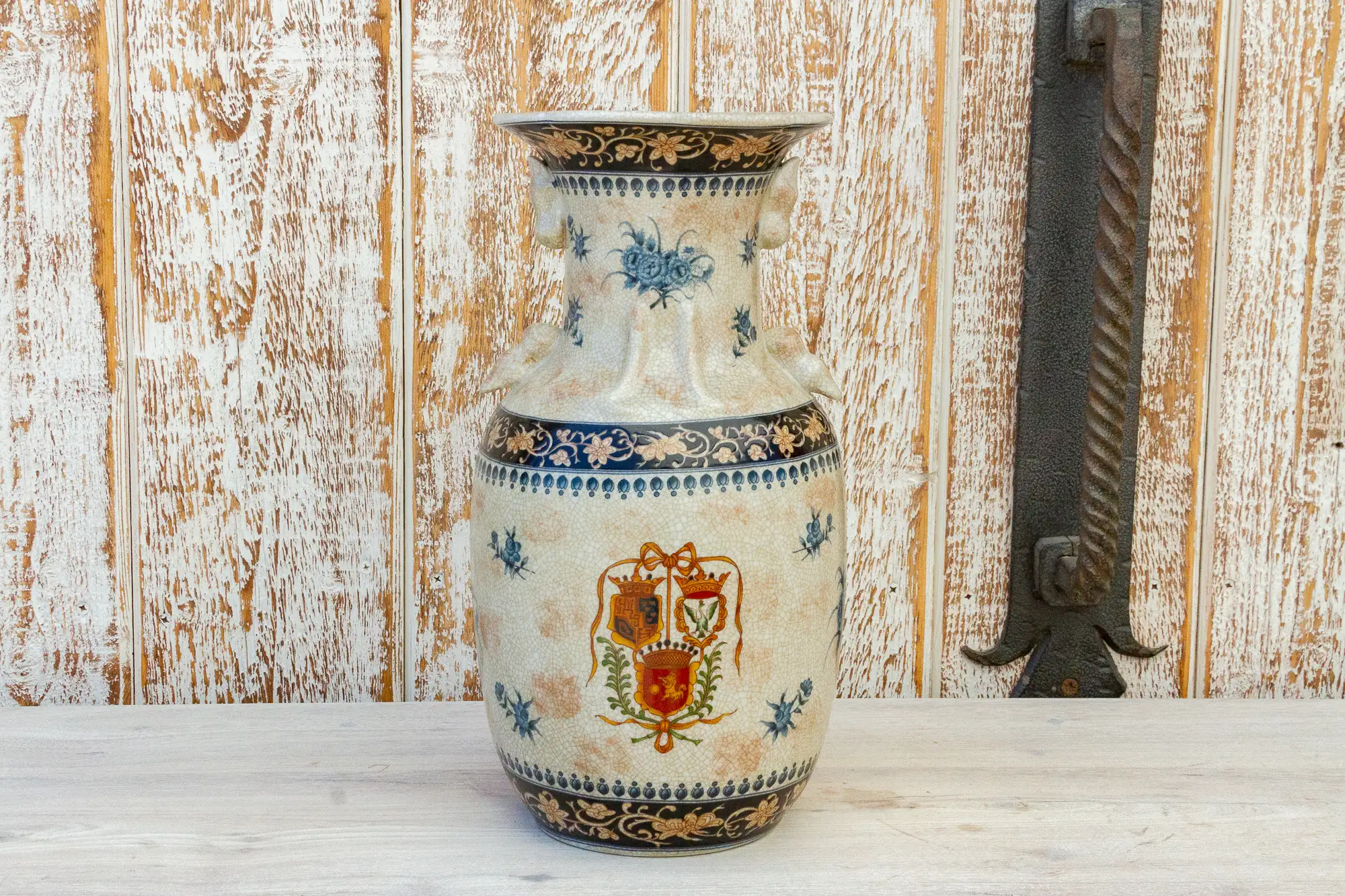 Elegant Chinese Export Painted Vase 4 Elegant Chinese Export Painted Vase