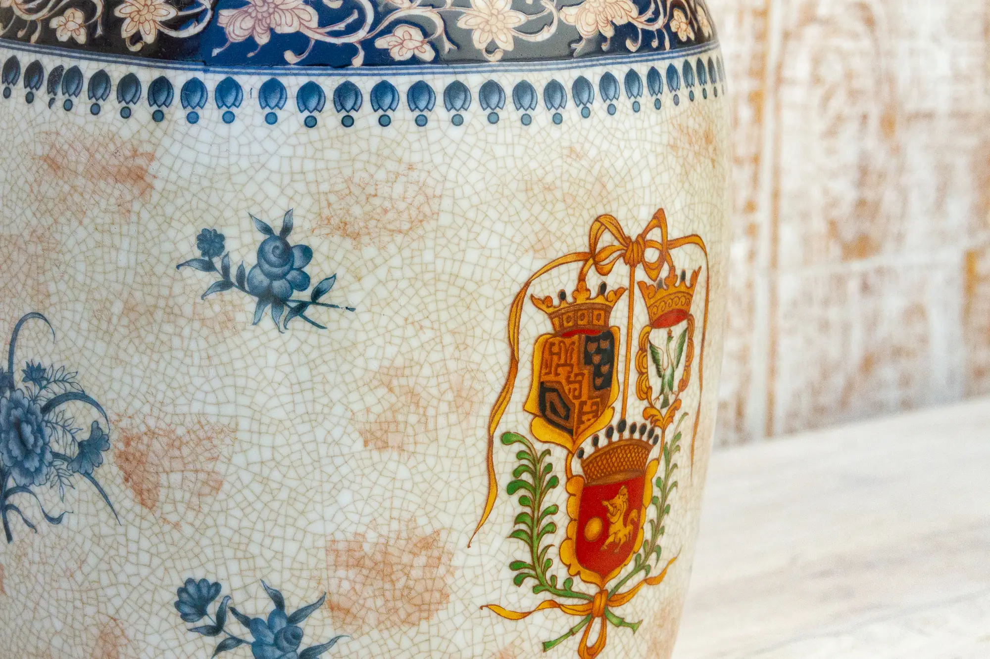 Elegant Chinese Export Painted Vase 6 Elegant Chinese Export Painted Vase