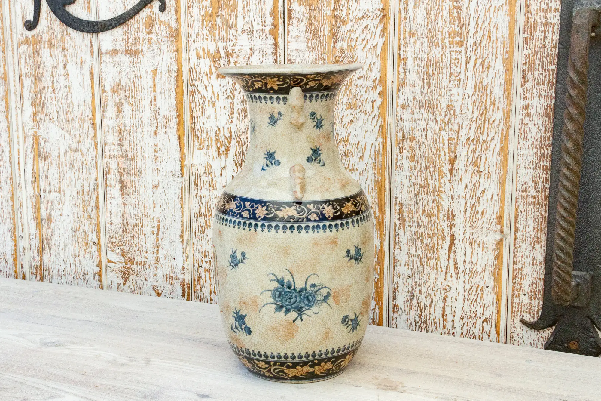 Elegant Chinese Export Painted Vase 7 Elegant Chinese Export Painted Vase