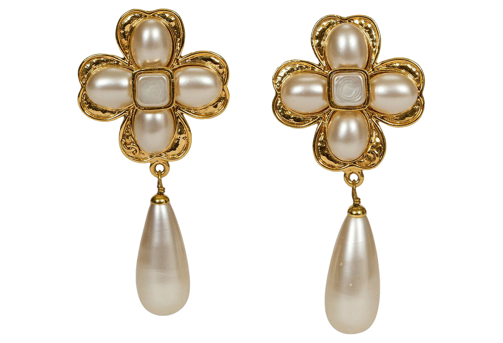 Chanel Clover Flower Pearl Earrings 1 Chanel Clover Flower Pearl Earrings