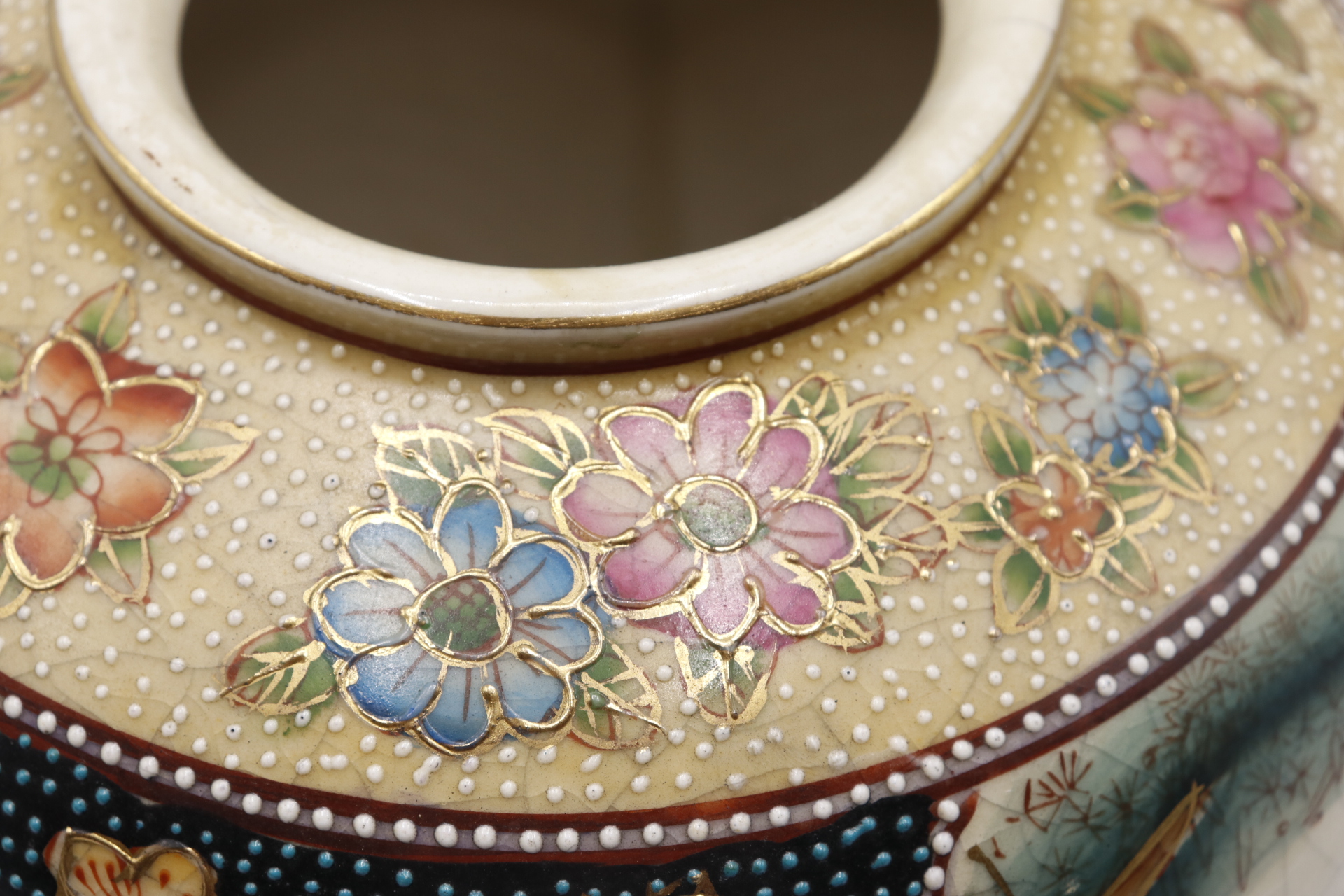 Hand Painted Ceramic Chinese Vase 3 Hand Painted Ceramic Chinese Vase