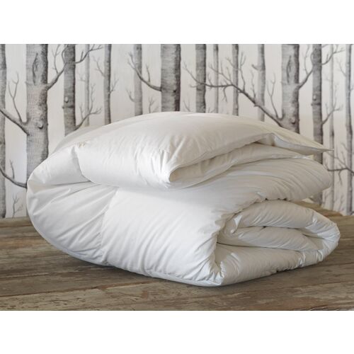 Loure Medium-Weight Comforter, White 2 Loure Medium-Weight Comforter, White